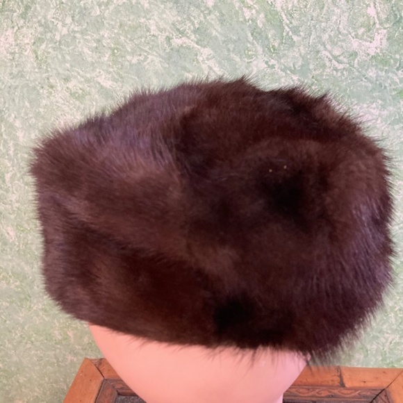 DE LUCA vintage fur hat - Picture 2 of 5